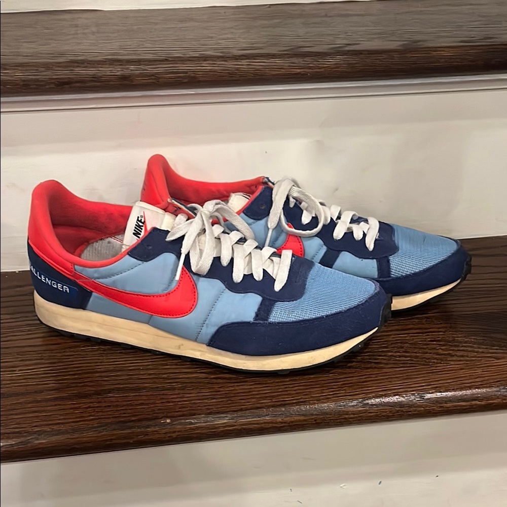 Nike challenger OG label maker 11.5 men’s light Blue Red Retro-Inspired Sneakers